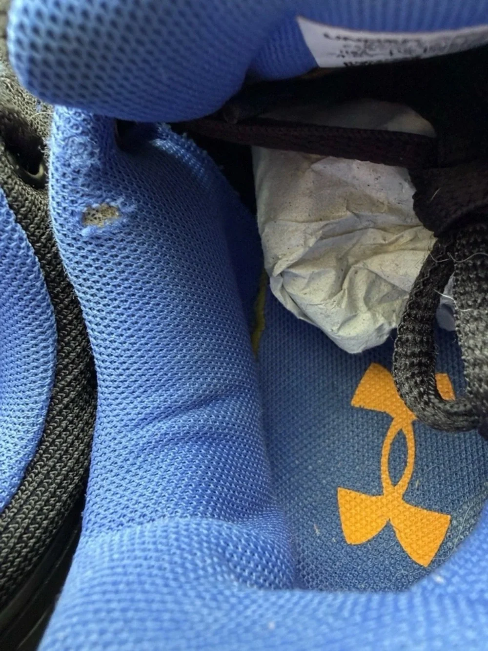 Under Armour Charged Rogue Boys’ Sneakers Mesh Black Blue Gold US 4.5Y